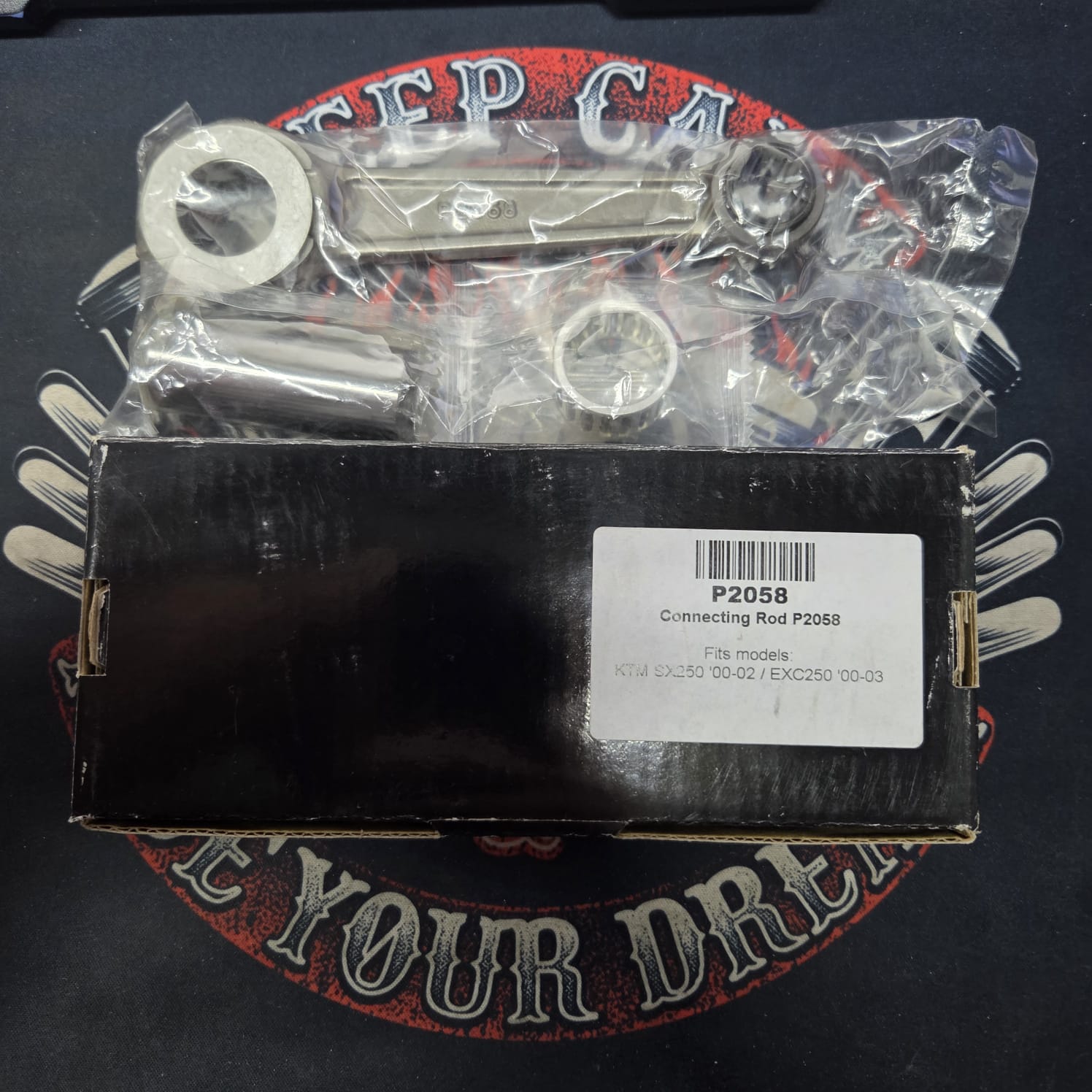 34e8f6e9c317ce650cb6fa6d6595977b.jpg Шатунная сборка Wossner P2058 KTM SX 250 00-02, EXC 250 00-03